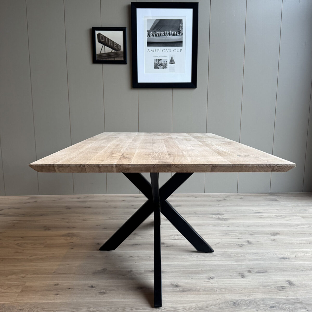 Table de salle à manger en chêne avec pieds tournants petite facette rectangle 200x110cm (angles droits) – Image 3
