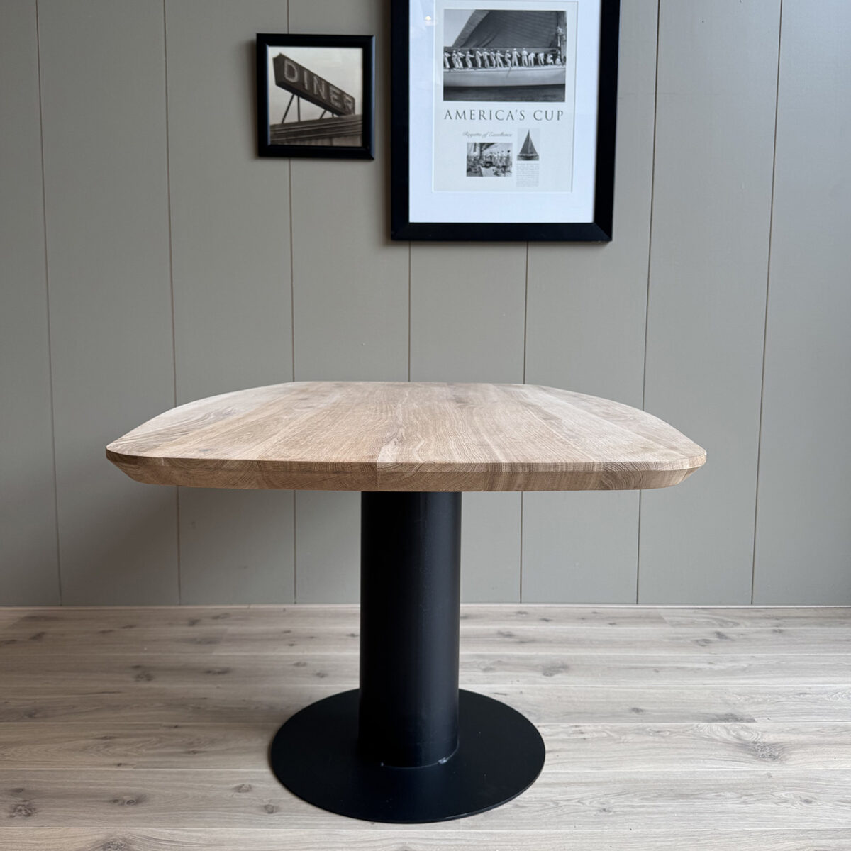 Table de salle à manger en chêne facette ovale danoise avec pied colonne en fer 160cm – Image 3