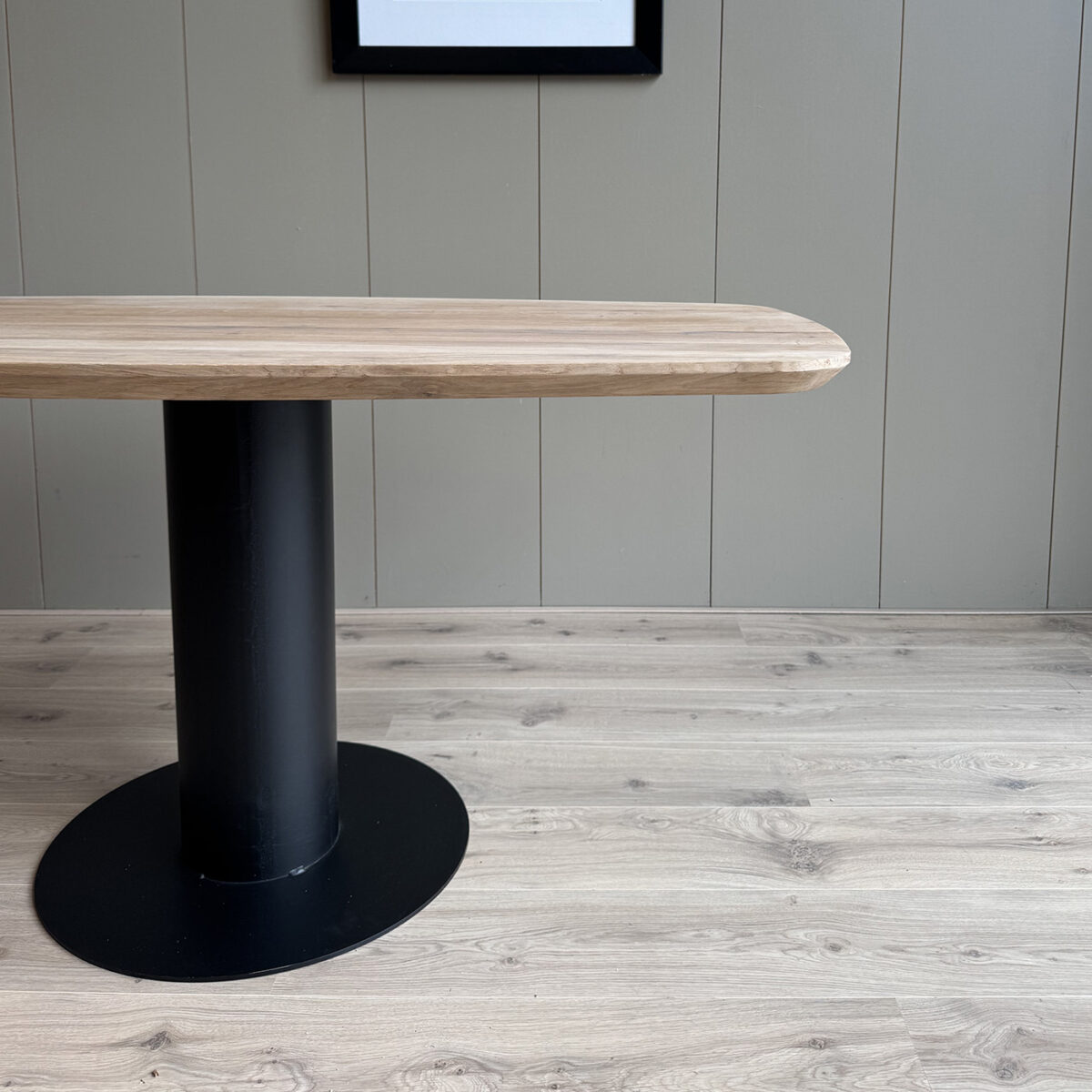 Table de salle à manger en chêne facette ovale danoise avec pied colonne en fer 160cm – Image 5
