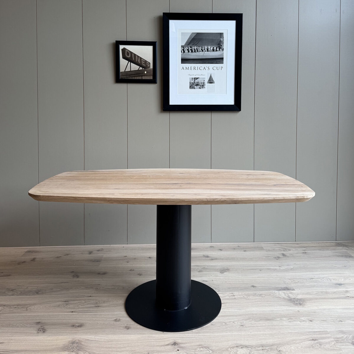 Table de salle à manger en chêne facette ovale danoise avec pied colonne en fer 160cm – Image 6
