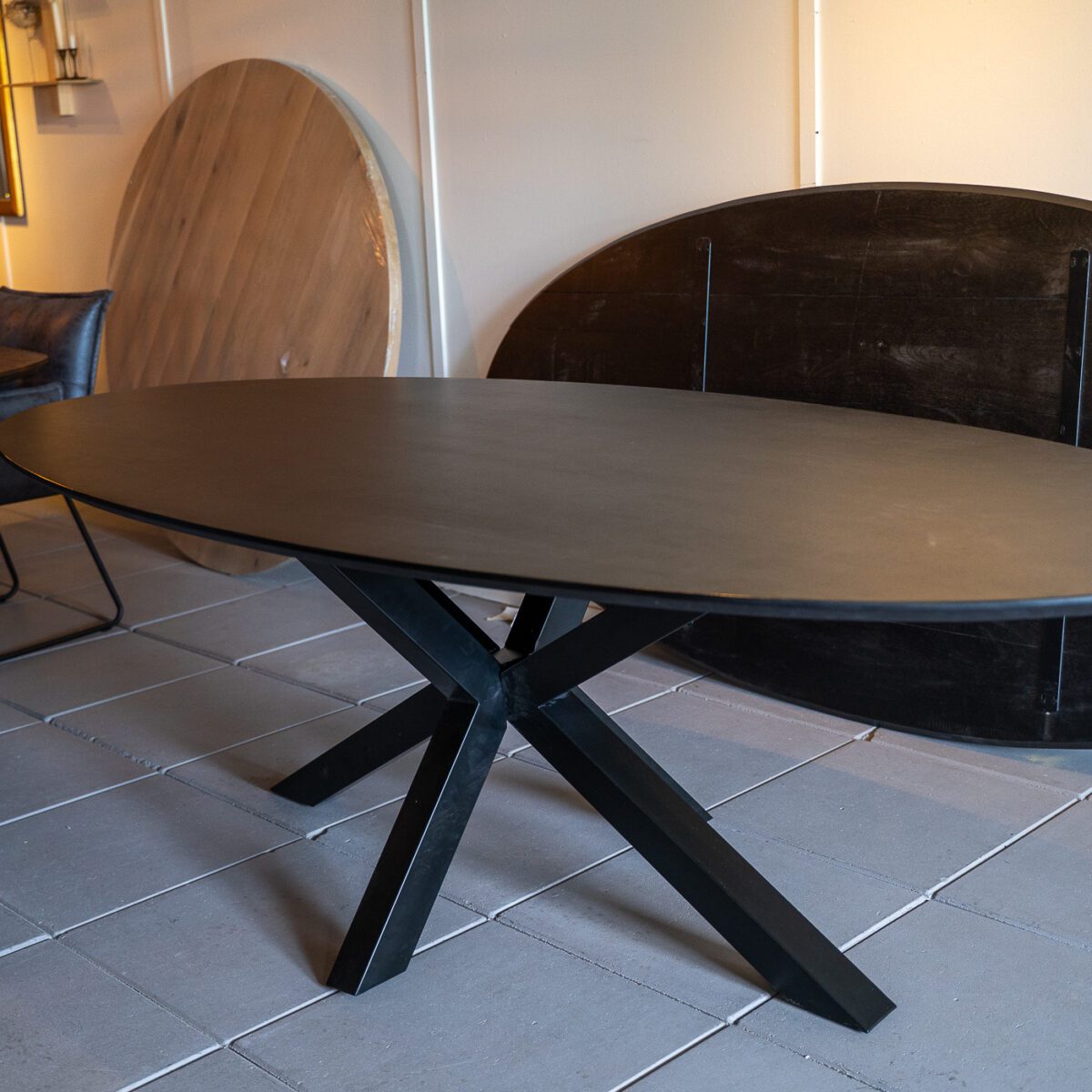 Eetkamertafel Rome Ovaal zwart met spinpoot 240 cm 2e kans - Afbeelding 2